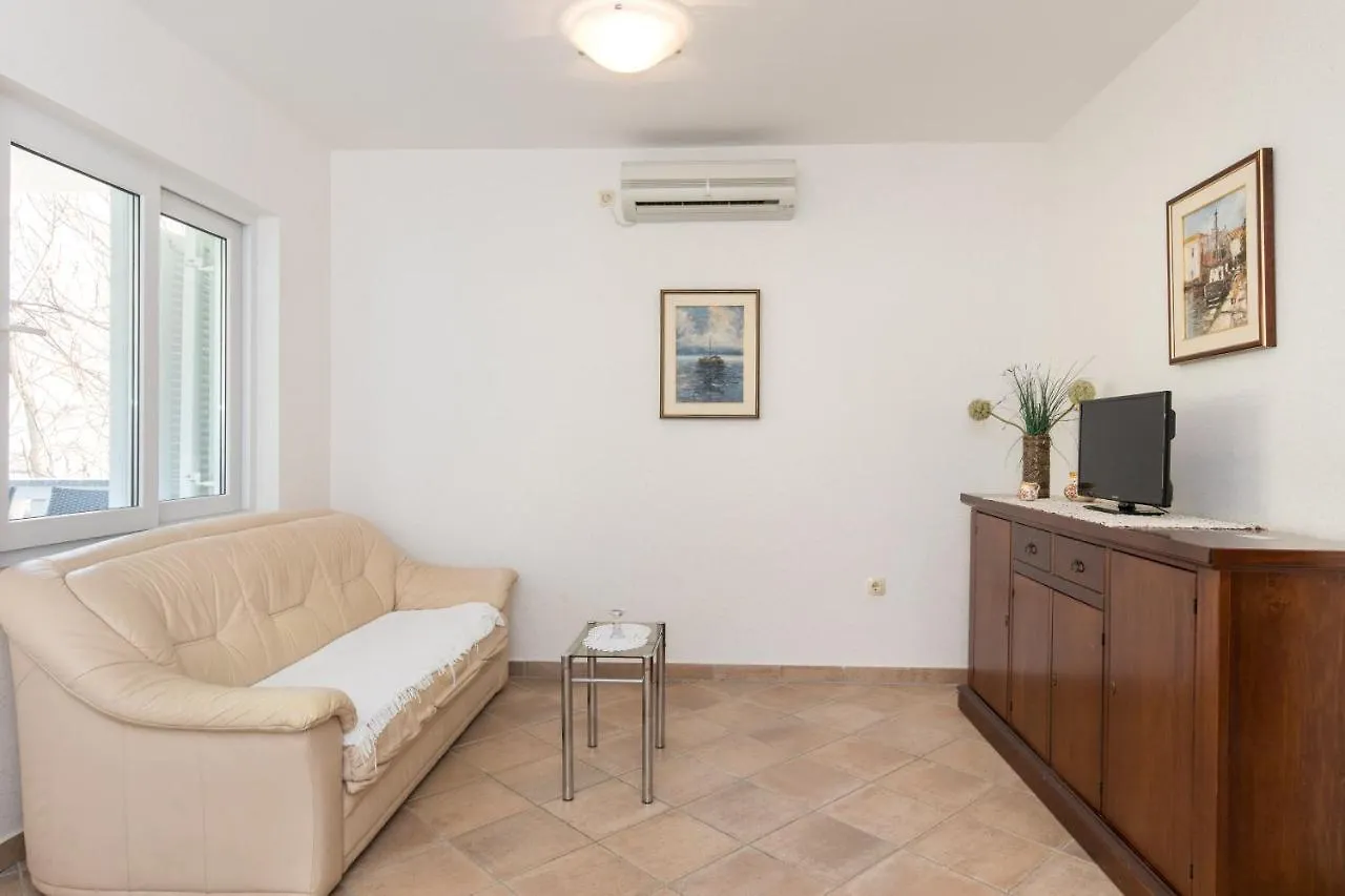 Luzina Appartement Baška 0*,  Kroatië